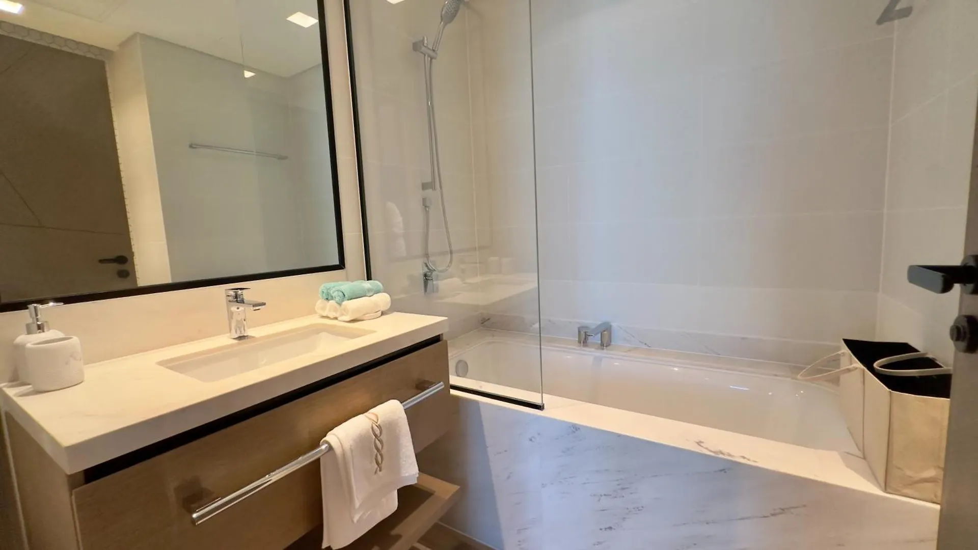 2Br Luxe High-Level Creek View In Palace Residence By Vibel Dubai Apartment